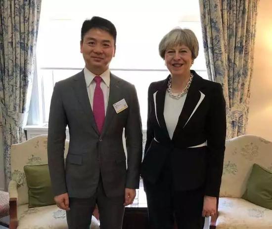 2018年2月,英国首相特雷莎·梅访华时会见刘强东