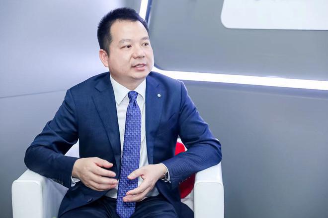 钟伟:EMA架构下未来每年推出一款新产品